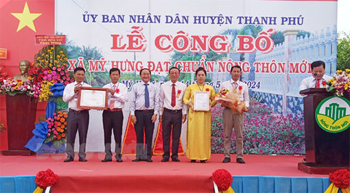 Công bố xã Mỹ Hưng, huyện Thạnh Phú đạt chuẩn nông thôn mới