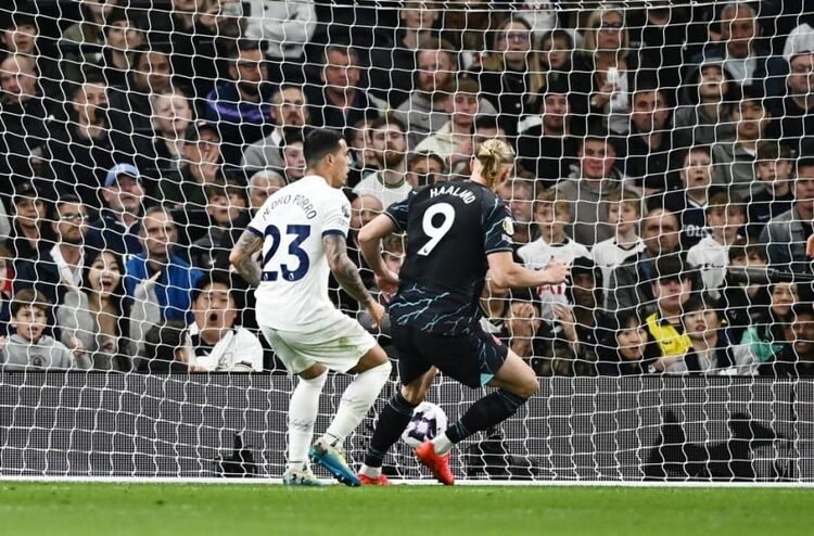 Haaland lập cú đúp, Man City đả bại Tottenham lấy ngôi đầu Ngoại hạng Anh