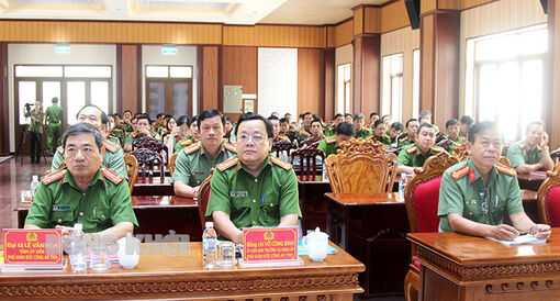 Sinh hoạt chính trị chủ đề Công an Bến Tre &quot;Trọng dân, gần dân, vì nhân dân phục vụ&quot;
