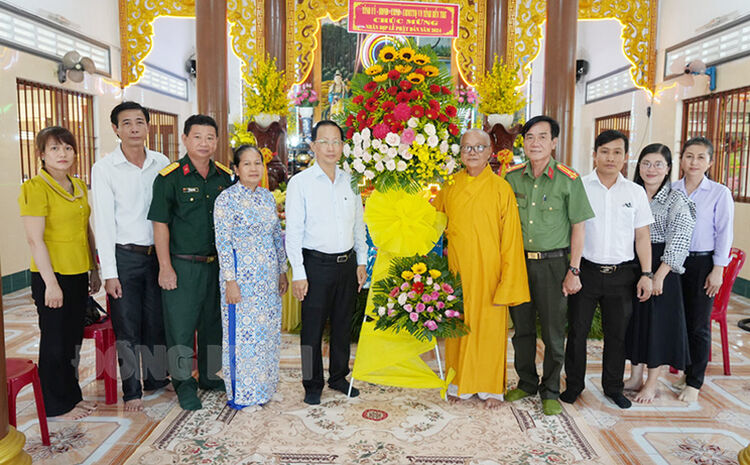 Phó chủ tịch Thường trực UBND tỉnh Nguyễn Trúc Sơn thăm, chúc mừng Đại lễ Phật đản 2024