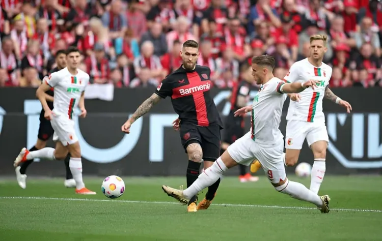 Bayer Leverkusen vô địch Bundesliga với thành tích bất bại