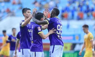 Hà Nội thắng đậm Quảng Nam, vươn lên top 2 BXH V-League