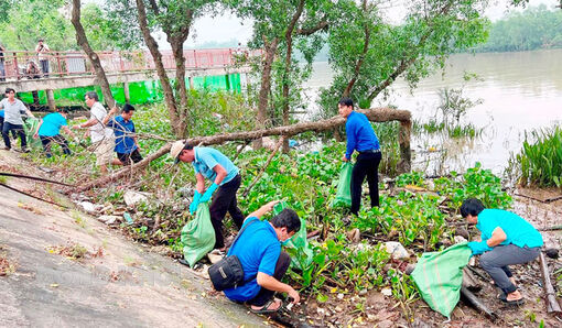 Quan tâm thu gom và xử lý chất thải tại hộ gia đình và cộng đồng dân cư