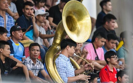 Hòa mình vào 'biển lửa' cổ động: Những khoảnh khắc khó quên tại HL1-S8