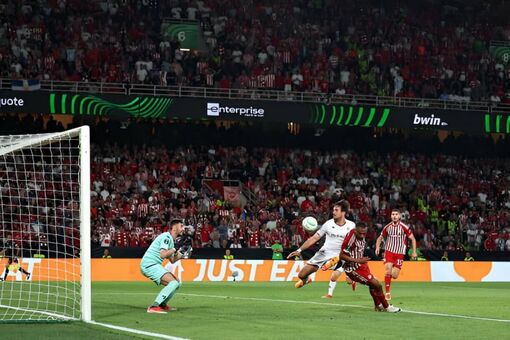 Olympiacos vô địch Cúp C3 châu Âu
