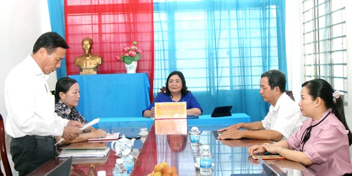 Quyền Bí thư Tỉnh ủy - Chủ tịch HĐND tỉnh Hồ Thị Hoàng Yến tiếp công dân định kỳ tháng 5-2024 (lần 2) tại xã Cẩm Sơn