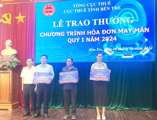 Trao thưởng hóa đơn may mắn quý I-2024