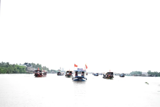 Các cơ sở, doanh nghiệp tham gia hoạt động diễu hành tàu du lịch