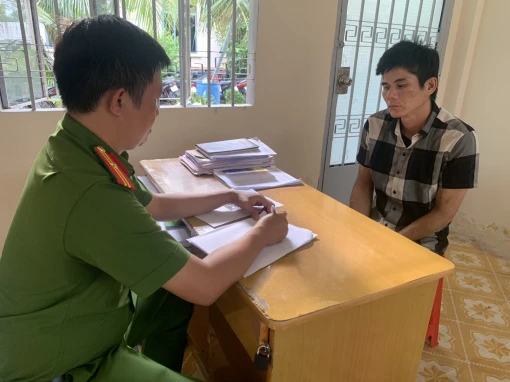 Tạm giữ hình sự đối tượng nghiện ma túy chuyên trộm xe mô tô Tạm giữ hình sự đối tượng nghiện ma túy chuyên trộm xe mô tô