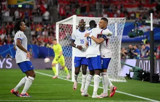 Pháp thắng Áo nhờ pha phản lưới nhà