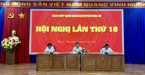Hội nghị lần thứ 18 Ban Chấp hành Đảng bộ huyện Mỏ Cày Nam khóa XII, nhiệm kỳ 2020 - 2025