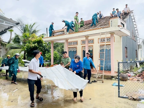 Đồng Tháp: Giông lốc làm 17 căn nhà ở huyện Lai Vung bị tốc mái