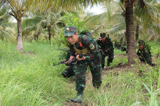 Cuộc diễn tập khu vực phòng thủ huyện Giồng Trôm năm 2024 đáp ứng yêu cầu bảo vệ Tổ quốc từ sớm, từ xa