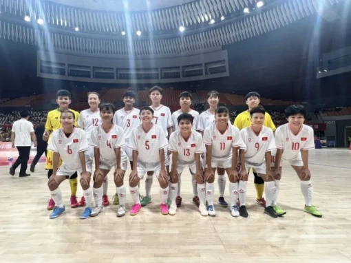 Đội Việt Nam thắng Trung Quốc 4-2 ngày ra quân