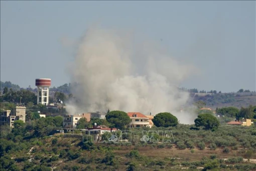 Hezbollah bắn 80 quả tên lửa vào miền Bắc Israel
