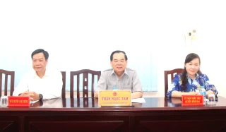 Chủ tịch UBND tỉnh Trần Ngọc Tam đối thoại với công dân giải quyết khiếu nại
