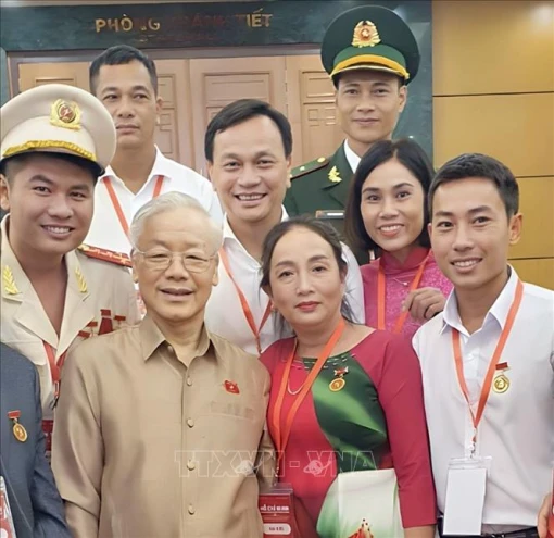 Người dân mọi miền đất nước bày tỏ tình cảm tiếc thương Tổng Bí thư Nguyễn Phú Trọng