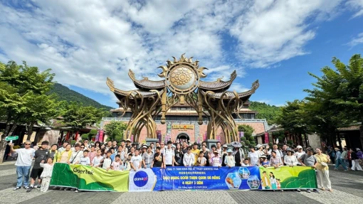 Du khách thích thú với tour du lịch Đà Nẵng của DANAGO