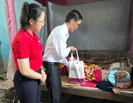 Agribank Bến Tre chung tay cùng địa phương thực hiện các hoạt động đền ơn đáp nghĩa