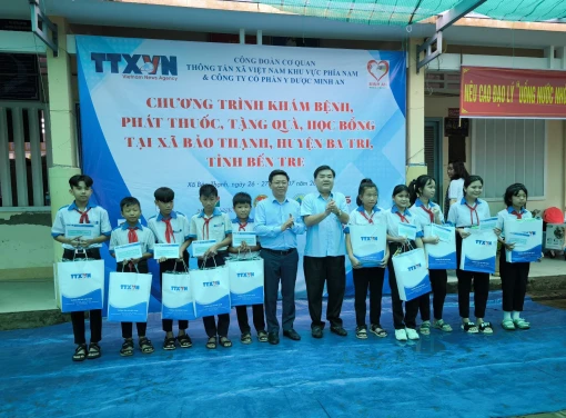 Thông Tấn Xã Việt Nam khu vực phía Nam tổ chức khám chữa bệnh, tặng quà cho người nghèo
