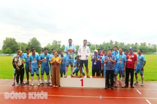 Châu Thành đoạt cúp Giải Bóng đá vô địch tỉnh Bến Tre năm 2024