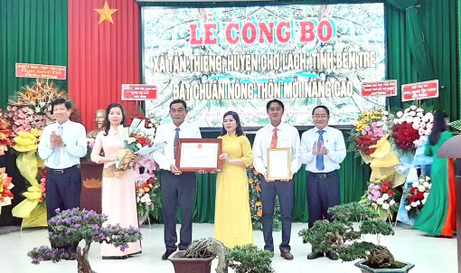 Chợ Lách công bố xã Tân Thiềng đạt chuẩn nông thôn mới nâng cao