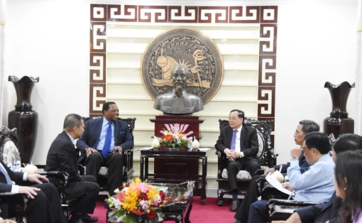 Chủ tịch UBND tỉnh Trần Ngọc Tam tiếp và làm việc với đoàn nhà đầu tư Hoa Kỳ Chủ tịch UBND tỉnh Trần Ngọc Tam tiếp và làm việc với đoàn nhà đầu tư Hoa Kỳ