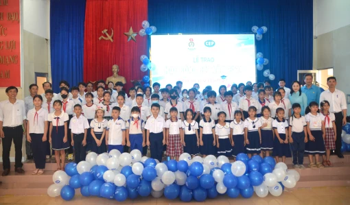 CEP Chi nhánh Bến Tre trao học bổng cho học sinh nghèo hiếu học