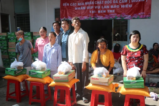 Trao 70 phần quà cho nạn nhân chất độc da cam tại huyện Châu Thành