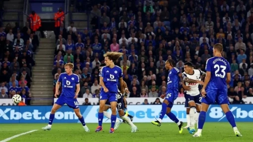 Vardy lập công, Tottenham chia điểm đáng tiếc với Leicester ngày ra quân