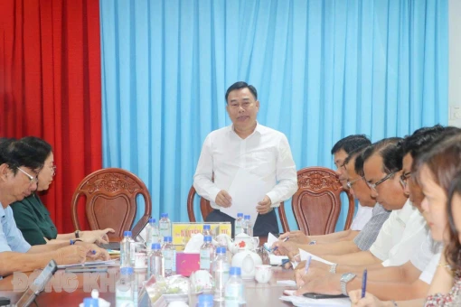 Giám sát UBND huyện Mỏ Cày Nam về quy định khu vực không được phép chăn nuôi và chính sách hỗ trợ di dời