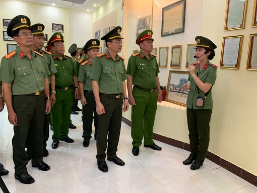 Tập trung xây dựng lực lượng Công an tỉnh trong sạch, vững mạnh