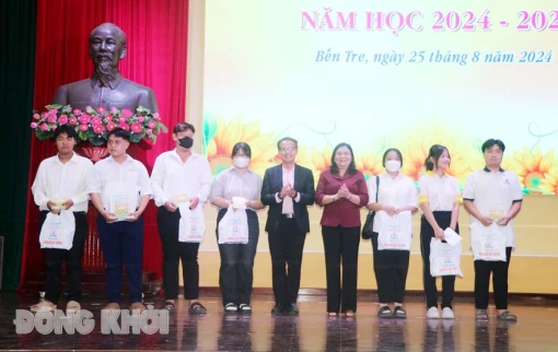 Trao 416 suất học bổng Nhân Thiện cho học sinh năm học 2024-2025