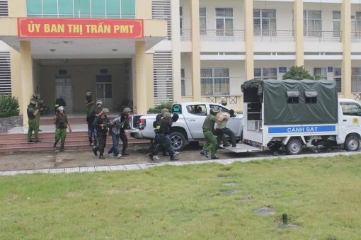 Khai mạc diễn tập khu vực phòng thủ huyện Mỏ Cày Bắc năm 2024 Khai mạc diễn tập khu vực phòng thủ huyện Mỏ Cày Bắc năm 2024