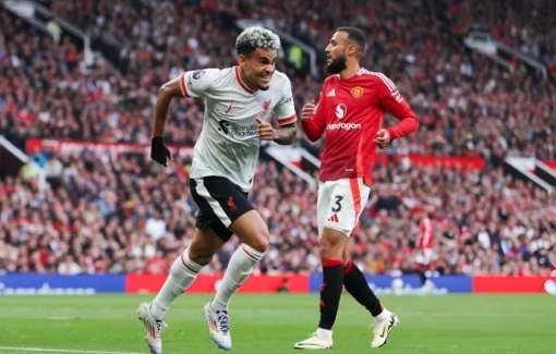 Casemiro báo hại, MU thua thảm Liverpool ngay tại Old Trafford