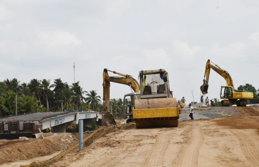 Đẩy mạnh phát triển kết cấu hạ tầng giao thông đồng bộ, hiện đại