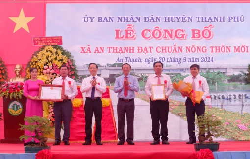 An Thạnh (Thạnh Phú) đạt chuẩn xã nông thôn mới