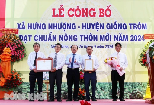 Hưng Nhượng đón nhận danh hiệu xã nông thôn mới   