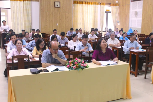 Tập huấn báo cáo viên về xây dựng nông thôn mới năm 2024