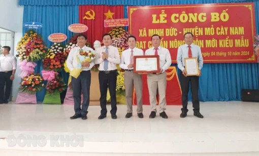 Minh Đức đón nhận danh hiệu xã nông thôn mới kiểu mẫu