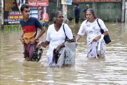 Trên 100.000 người phải di dời do mưa lũ ở Sri Lanka