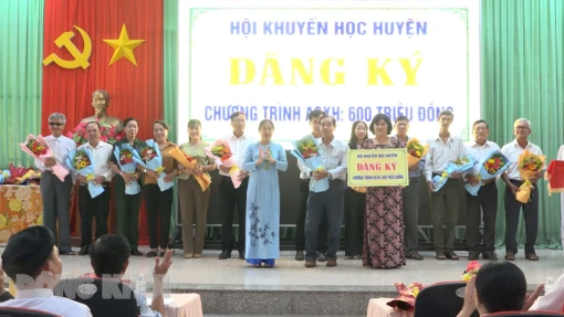 Chợ Lách phát động Tháng cao điểm “Vì người nghèo” Chợ Lách phát động Tháng cao điểm “Vì người nghèo”