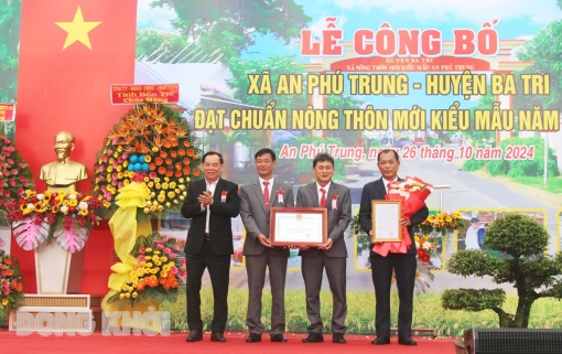 An Phú Trung đón nhận danh hiệu xã nông thôn mới kiểu mẫu