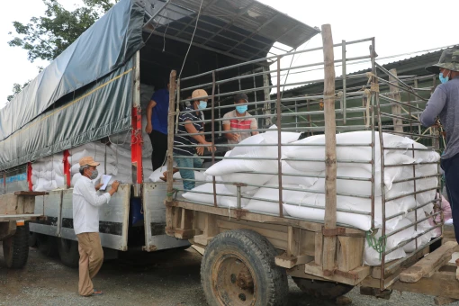 Hỗ trợ hơn 76 ngàn ký gạo cho học sinh học kỳ I năm học 2024-2025  Hỗ trợ hơn 76 ngàn ký gạo cho học sinh học kỳ I năm học 2024-2025