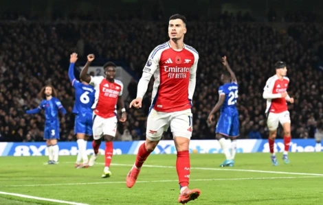 Chelsea và Arsenal chia điểm kịch tính