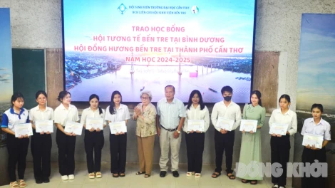 Kết nạp hội viên và trao học bổng cho sinh viên khó khăn năm học 2024 - 2025