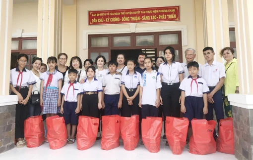 Ba Tri chăm lo công tác khuyến học, khuyến tài