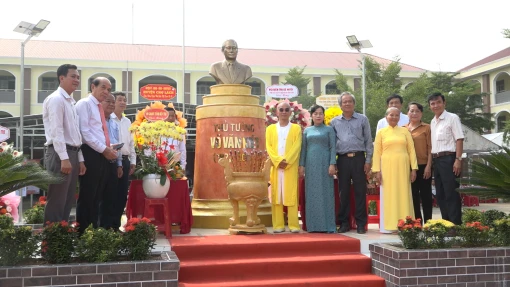 Khánh thành tượng cố Thủ tướng Võ Văn Kiệt Khánh thành tượng cố Thủ tướng Võ Văn Kiệt