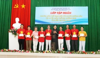 Bế giảng lớp tập huấn chuyên môn đối với người hướng dẫn tập luyện môn Thể dục dưỡng sinh