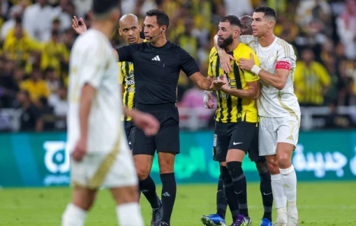 Ronaldo tỏa sáng, Al Nassr vẫn bị đội bóng của Benzema đánh bại cay đắng